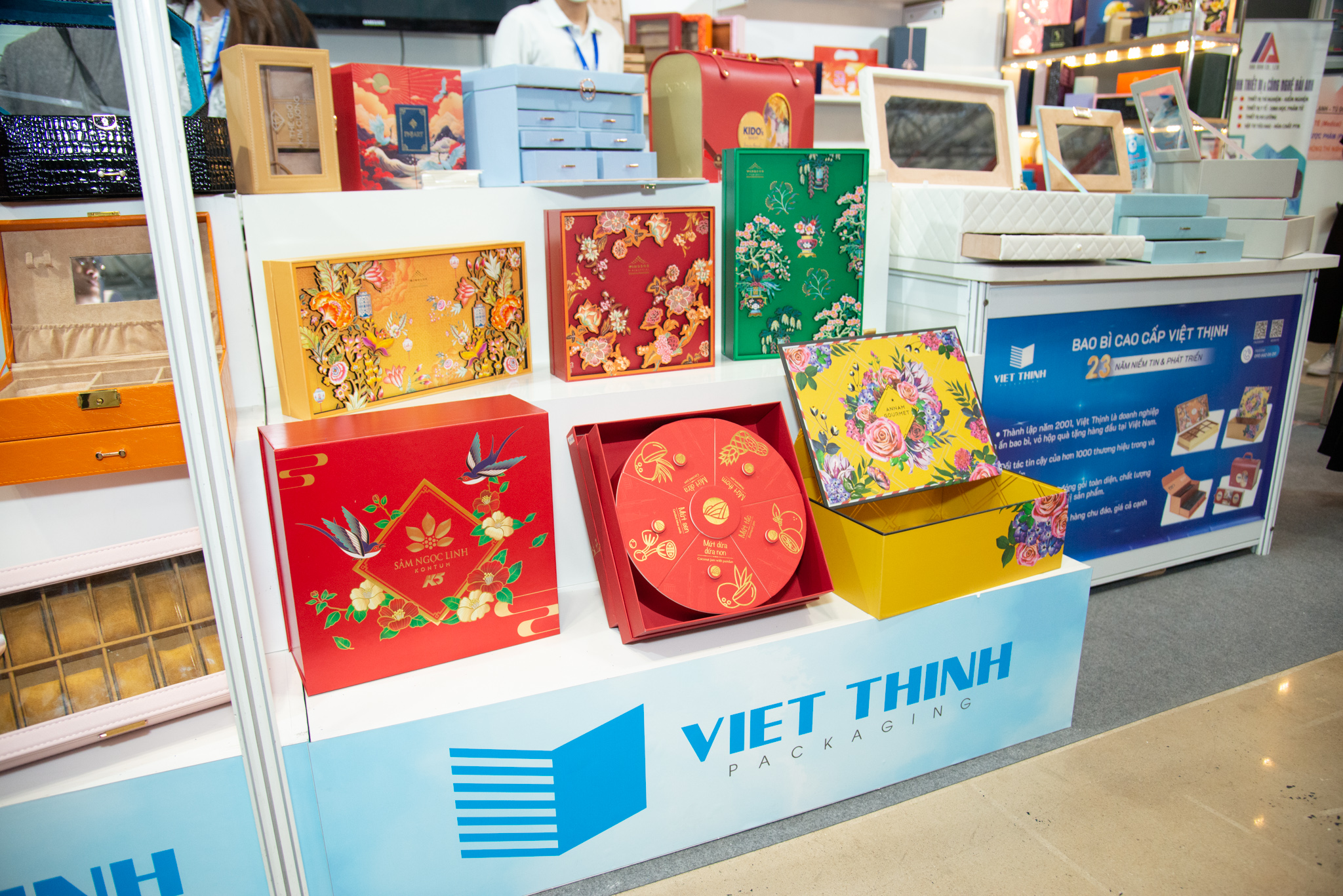 Lý Do Nên Đặt Hộp Bánh Trung Thu 2025 Tại Xưởng In Ấn Việt Thịnh