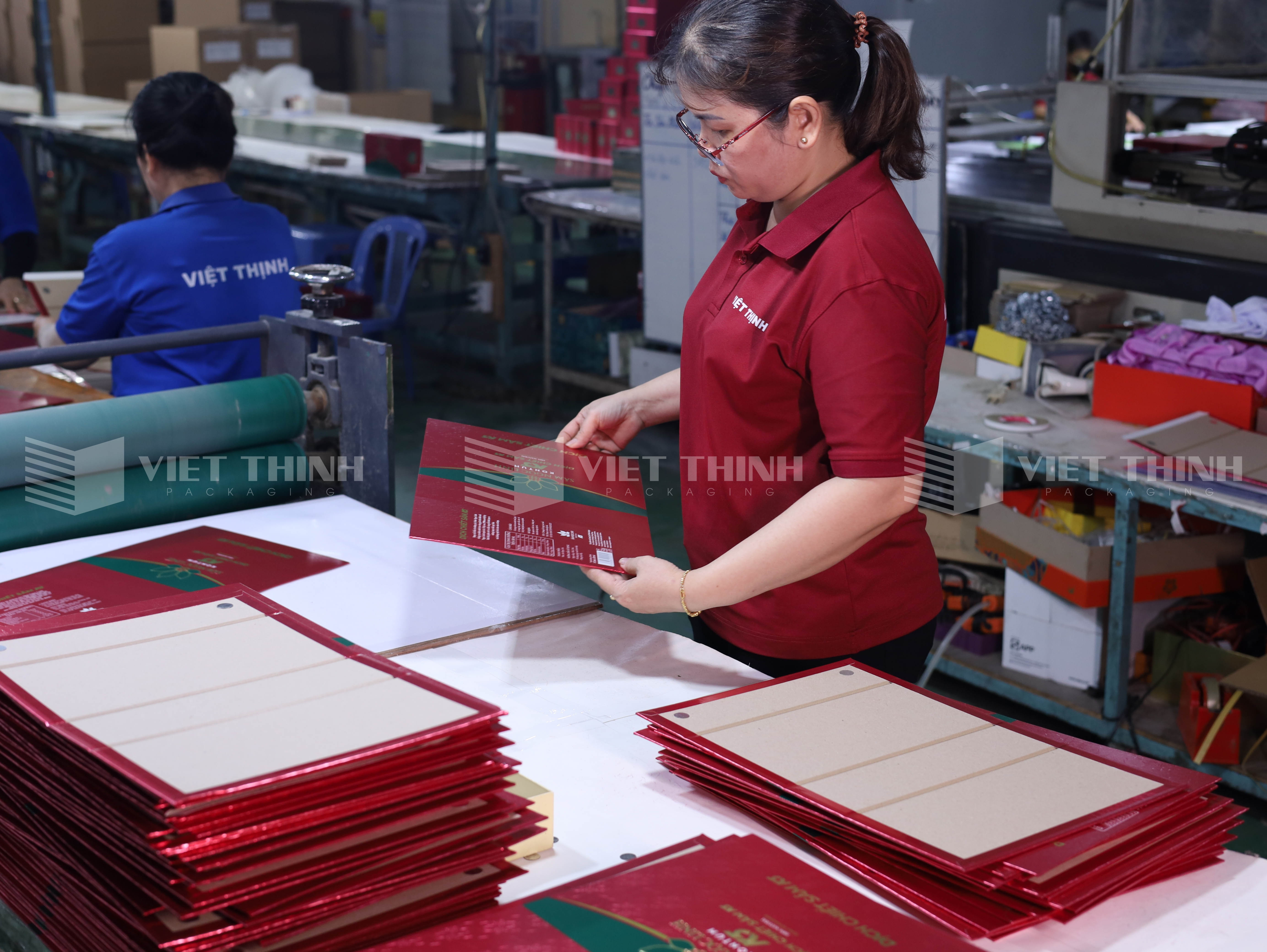 Xưởng Sản Xuất Hộp Đựng Quà Tết Theo Yêu Cầu Tại Hồ Chí Minh